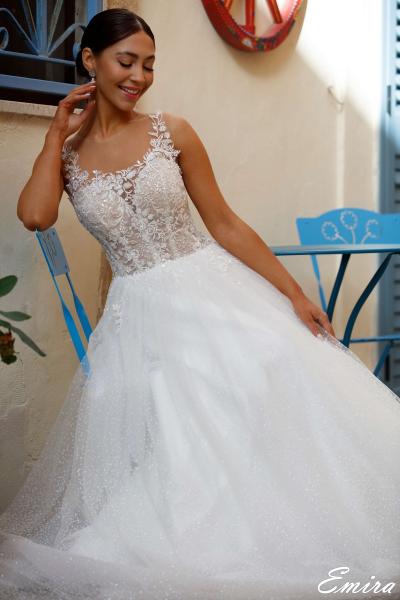 39 Emira2
